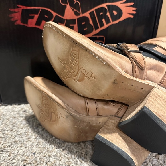 Freebird “Darlin” in beige. NWT, dust covers, and box: - Picture 4 of 6